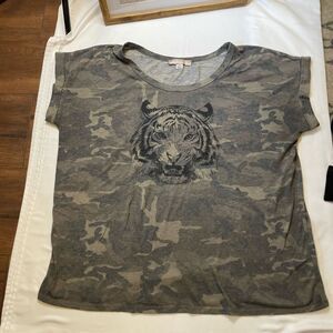 Misia Curvy size 1X tiger camo shirt
